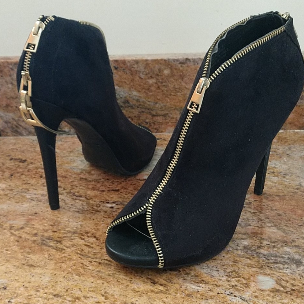 Zigi Soho Black Suede Bootie